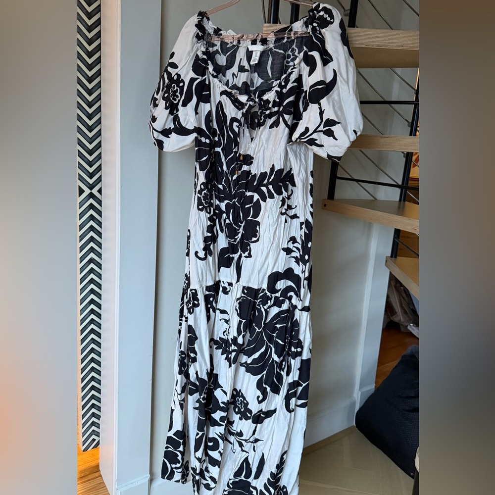 💖 H&M Black and White Floral Dress NWOT